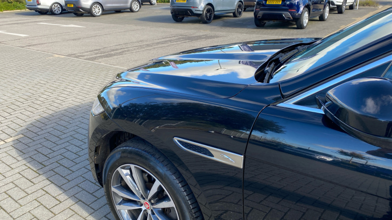 Jaguar F-Pace 2.0 D200 R-Dynamic SE 5dr Auto AWD Diesel Estate